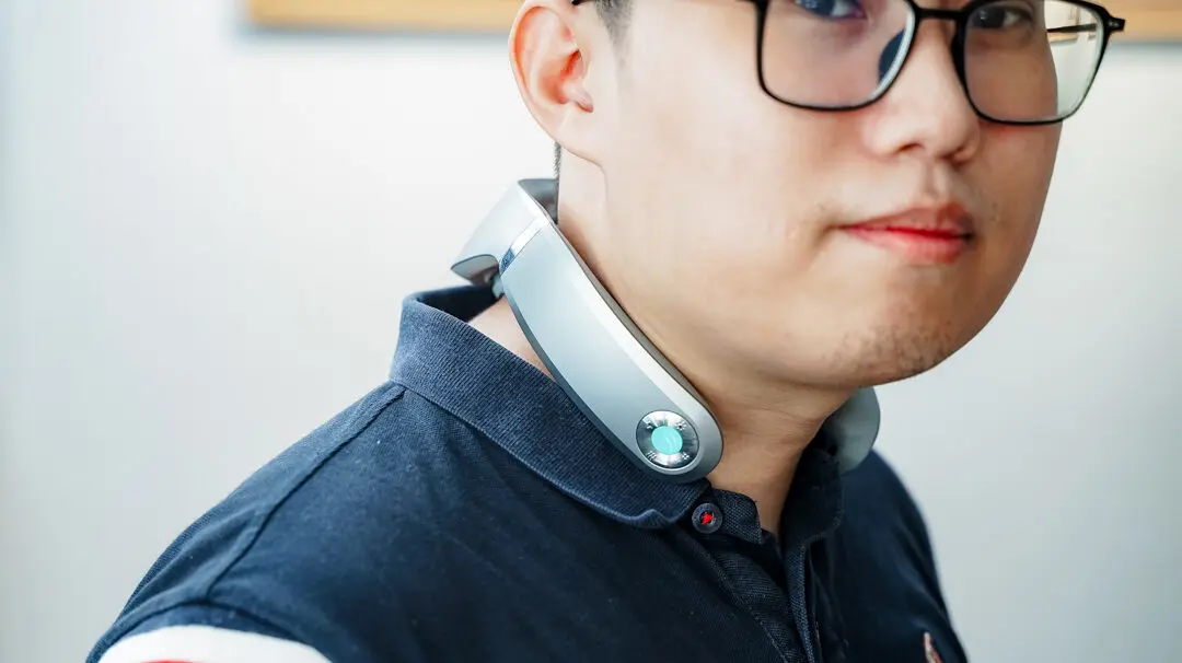 Trải nghiệm thực tế Máy Mát Xa Cổ SKG G7 PRO-E nhỏ gọn dễ dàng mang đi - SKG Việt Nam