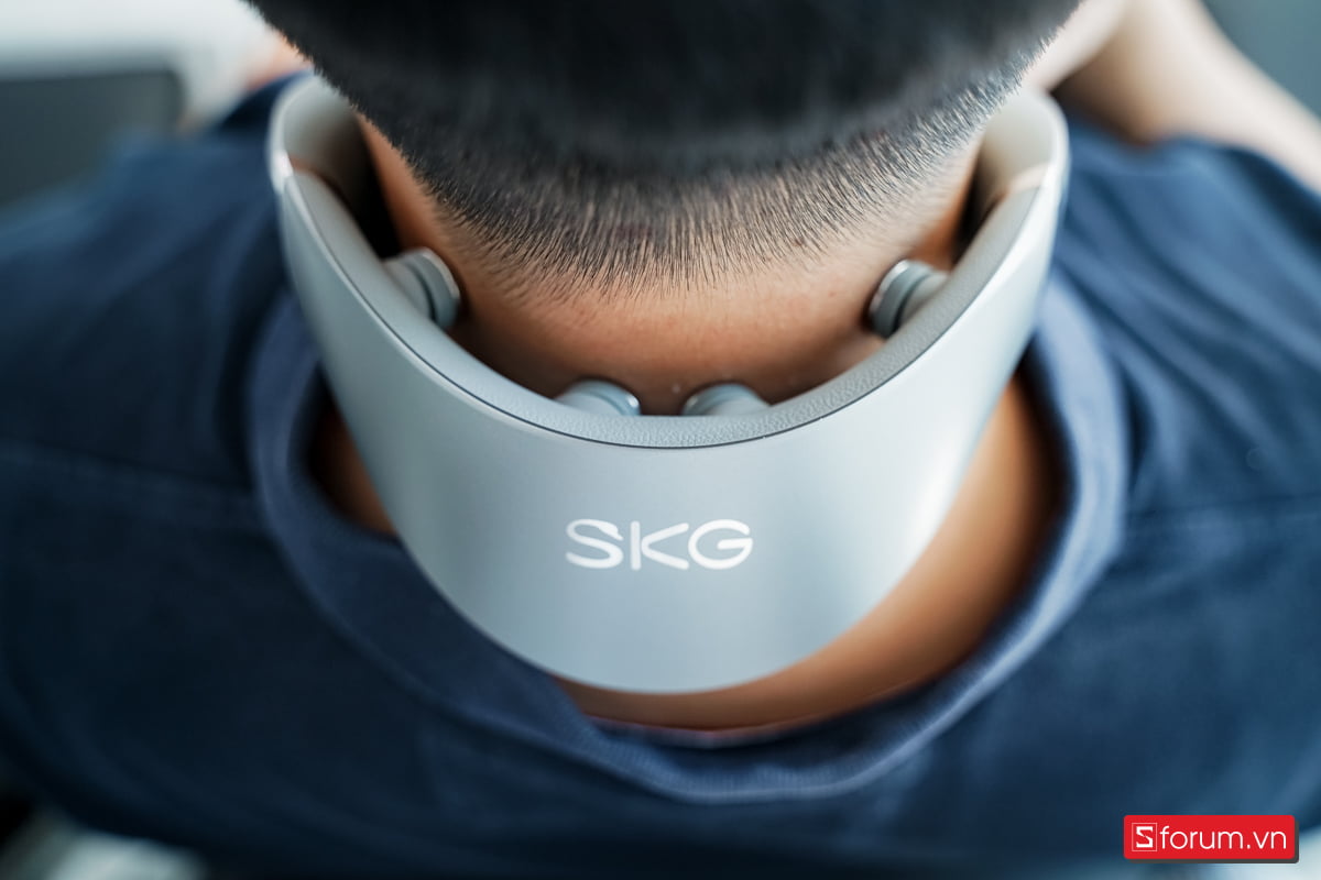 Trải nghiệm thực tế Máy Mát Xa Cổ SKG G7 PRO-E nhỏ gọn dễ dàng mang đi - SKG Việt Nam