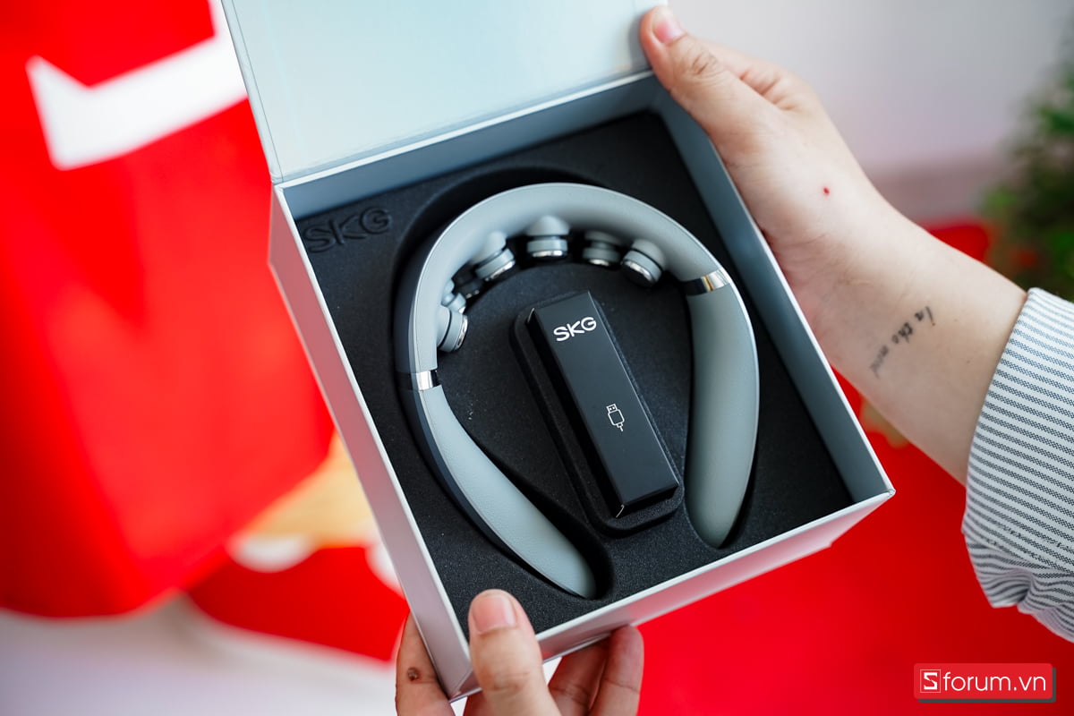 Trải nghiệm thực tế Máy Mát Xa Cổ SKG G7 PRO-E nhỏ gọn dễ dàng mang đi - SKG Việt Nam