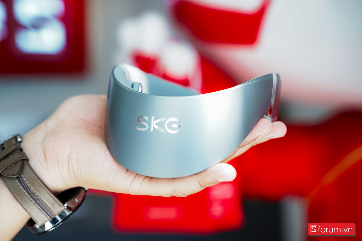 Trải nghiệm thực tế Máy Mát Xa Cổ SKG G7 PRO-E nhỏ gọn dễ dàng mang đi - SKG Việt Nam